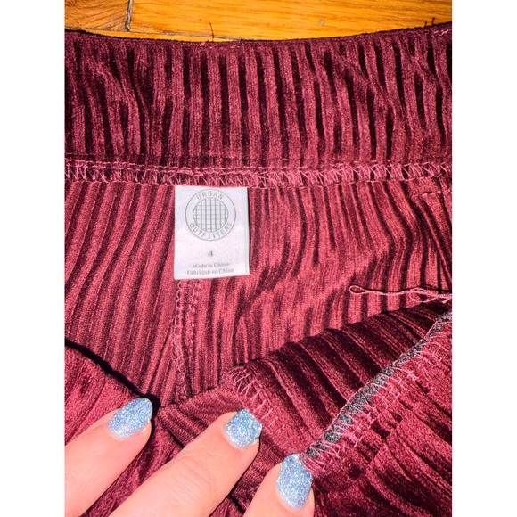 Urban Outfitters Burgundy Velvet Pleated Wide Leg Pants Size 4 Whimsigoth whimsy - Picture 3 of 4